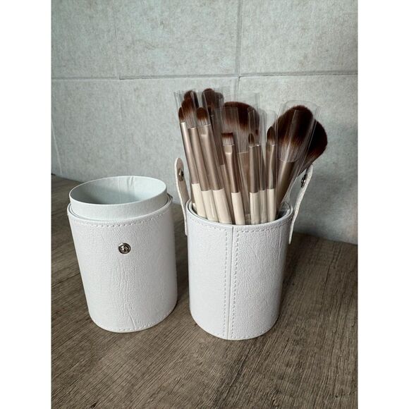 Hemkgo 18pcs Professional Premium Synthetic Makeup Brushes with Case - Picture 5 of 6